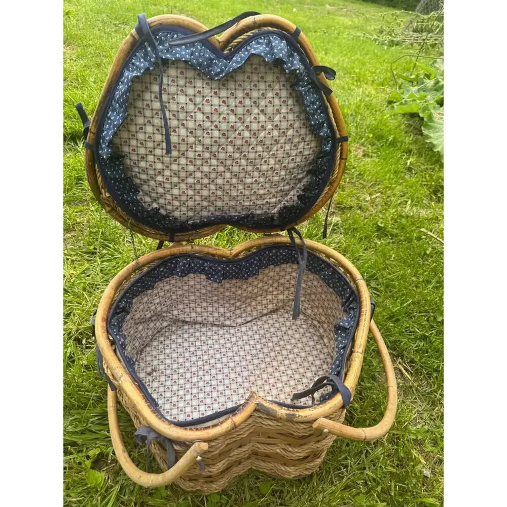 Heart Shaped Woven Wicker Picnic Basket - Picture 5 of 5